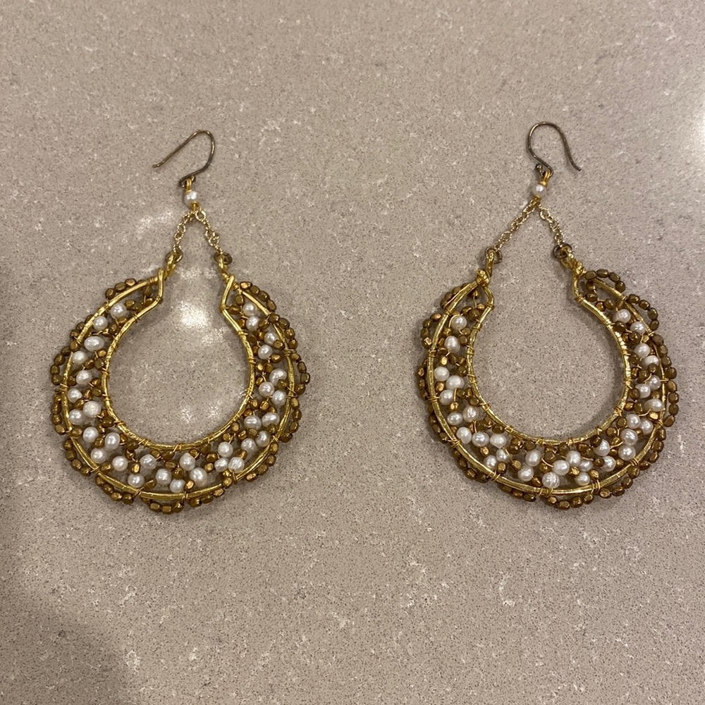 Statement earrings (fashion jewelry)
